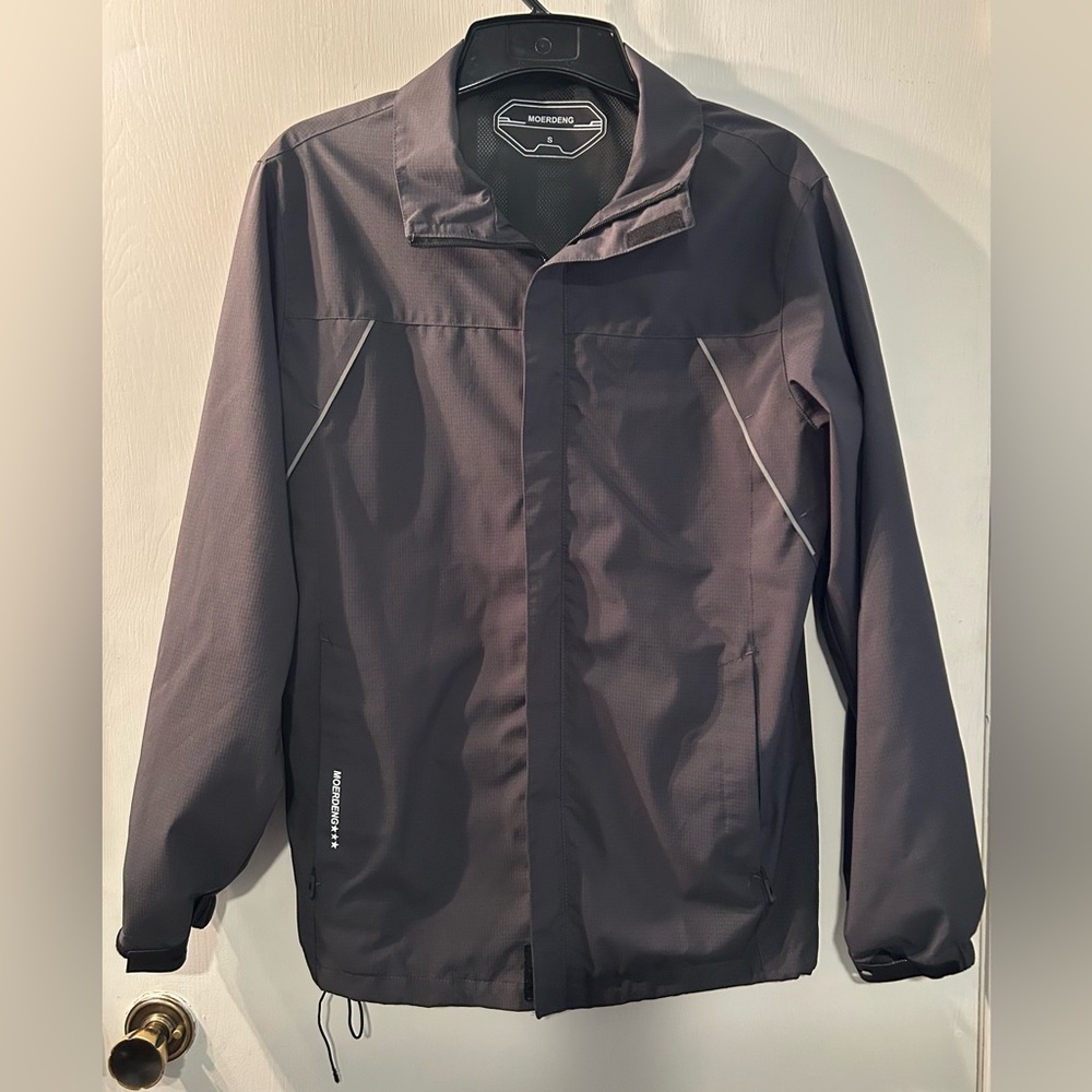 Moerdeng Men's Charcoal Windbreaker (No hood) Size S 44”X28”
